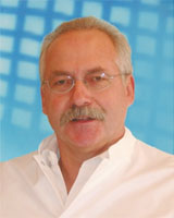Herr Dr. med. Ernst Strauß